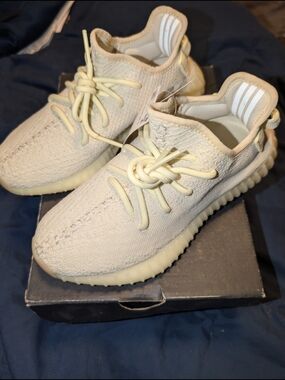 Yeezy's Cream/Light Yellow Knit Sneakers Men's Size 5 Woman's 6 Brand New